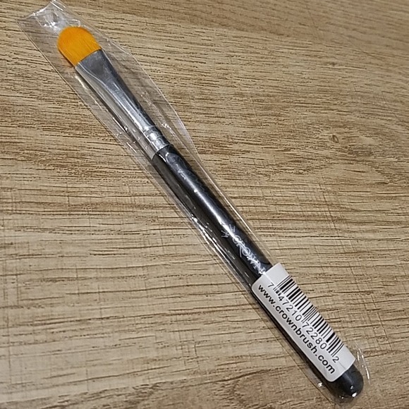 NWT CROWN MakeUp brushes Set of 3 - Picture 3 of 8